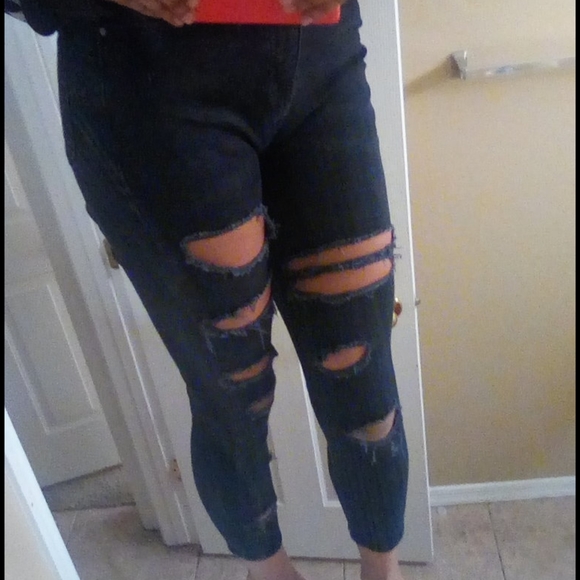 Forever 21-High Waisted-Black Ripped Jeans - Picture 6 of 6